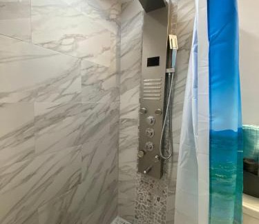 Hollywood House | Mazor Luxury Three Bedrooms Vacation Home