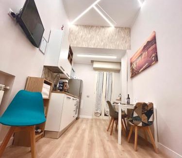 Naples City Centre Apartment | Mazzocchi House welcome wine