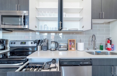 Near South Side Apartment | McCormick Place Studio/Optional parking/sleeps up to 4