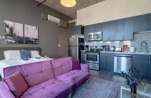 Near South Side Apartment | McCormick Place Studio/Optional parking/sleeps up to 4