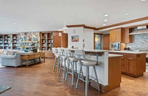 Highlands Townhomes Condo | McCoy Peak 305 - 5 Bedroom Residence