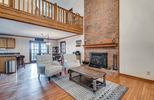 McDonough Cabin | McDonough Escape w/Private Hot Tub & Game Room!