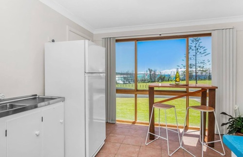 Dolphin Point Apartment | Mcgrath welcomes you to Wave Spray close to the beach and lake
