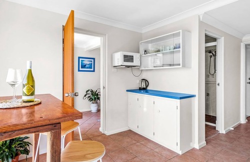 Dolphin Point Apartment | Mcgrath welcomes you to Wave Spray close to the beach and lake