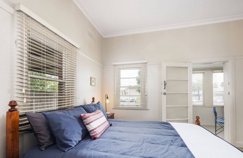 Central Mudgee House | McIntosh Cottage - just steps to Church St