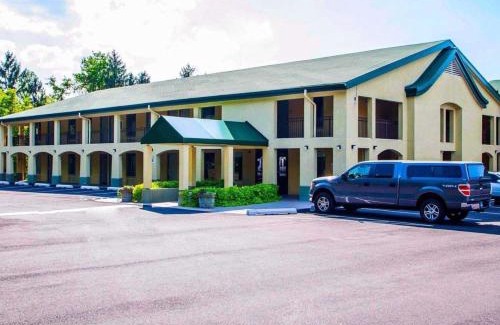 Media Hotel | McIntosh Inn