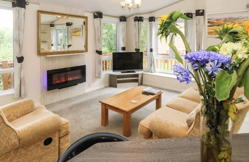 Broadwoodkelly Cabin | MCINTOSH LODGE, pet friendly, with a garden in Winkleigh