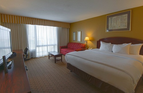 Downtown Hotel | MCM Eleganté Hotel & Suites