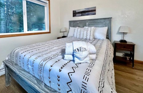 Country Club Estates Cabin | Meadow · 3-Story Winter Wonderland