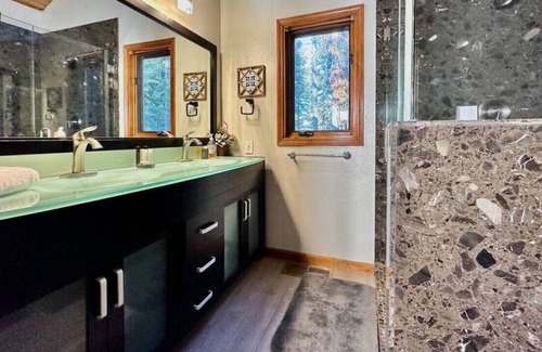 Country Club Estates Cabin | Meadow · 3-Story Winter Wonderland