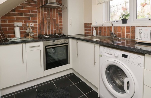 Crieff Cottage | MEADOW COTTAGE, romantic, character holiday cottage in Crieff