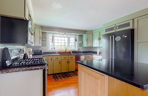 Sedgwick House | Meadow Farmhouse | Country home in Sedgwick on 6 acres, great for stargazing