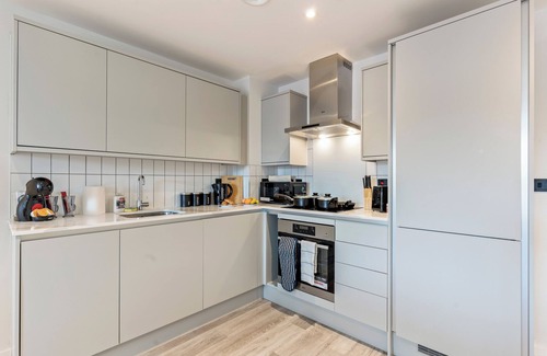 Bordesley Apartment | Meadow Haven 2 Bed 2 Bath, On-Street Park, Netflix