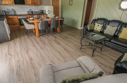 Llanybri Cottage | Meadow View