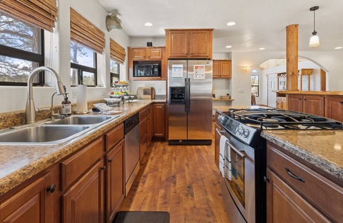 Overgaard Cabin | Meadow View Manor | Hot Tub~Billiards~King Beds