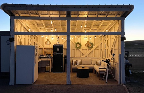 Cardston House | Meadowlark Sky Domes - Sleeps 6 + Private Hot Tub!