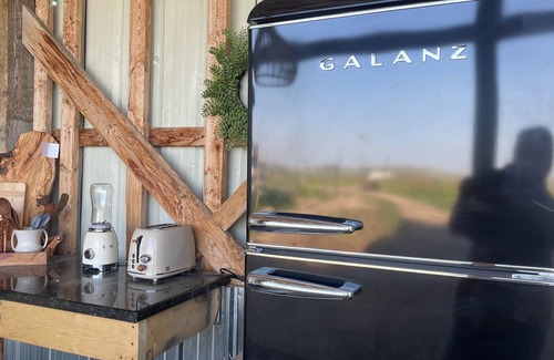 Cardston House | Meadowlark Sky Domes - Sleeps 6 + Private Hot Tub!