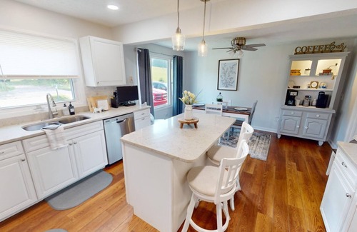 New Plymouth House | Meadows Edge -In the heart of the Hocking Hills!