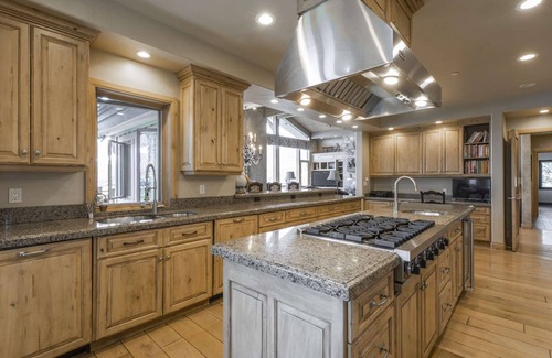 Park Meadows House | Meadows Mountain by AvantStay | Amazing Views | Pinball & Billiard Room