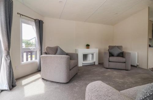 Great Hatfield House | Meadows Park 3