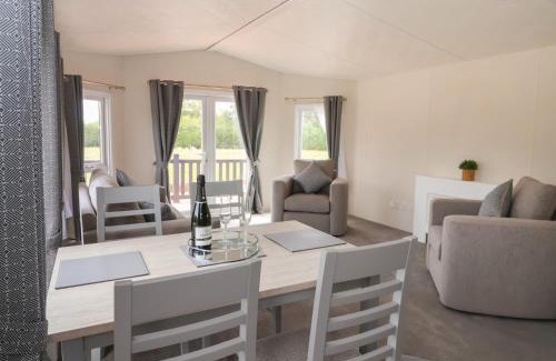 Great Hatfield House | Meadows Park 3