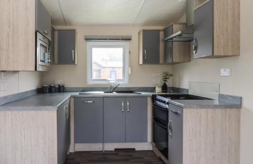 Great Hatfield House | Meadows Park 3