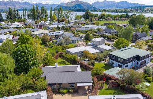 Wanaka Villa | Meadowstone Executive Villa Close to Lake Wanaka