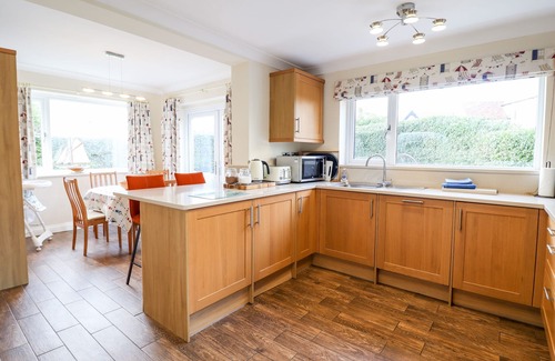 Rhos on Sea Cottage | MEADWAY HOUSE, pet friendly, country holiday cottage in Rhos-On-Sea