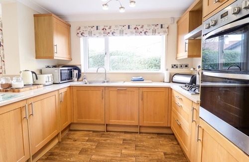 Rhos on Sea Cottage | MEADWAY HOUSE, pet friendly, country holiday cottage in Rhos-On-Sea