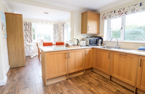 Rhos on Sea Cottage | MEADWAY HOUSE, pet friendly, country holiday cottage in Rhos-On-Sea
