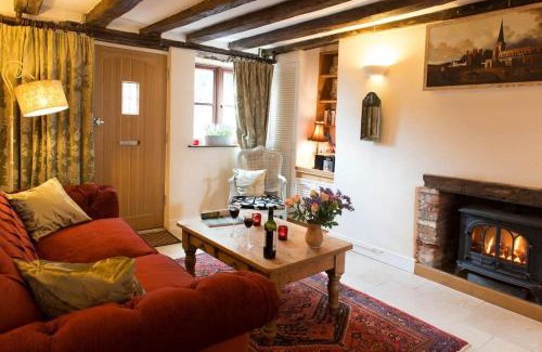 Hadleigh House | Meddlars a historic cottage on the countryside edge of a vibrant Market Town