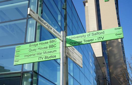 Salford House | MediaCity Escape - 15 Mins to City Centre with Free Parking