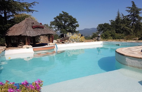 Servas Bed & Breakfast | Medieval cardinal suite