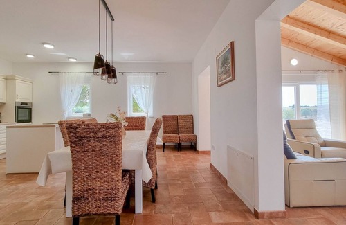 Dajla House | Mediterranean and dog-friendly holiday home with large garden