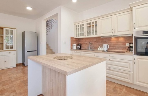 Dajla House | Mediterranean and dog-friendly holiday home with large garden