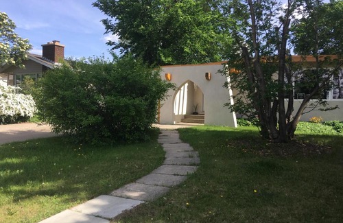 Southside Bed & Breakfast | Mediterranean Edmonton B&B