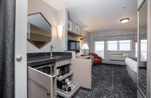 Lower Queen Anne Hotel | Mediterranean Inn