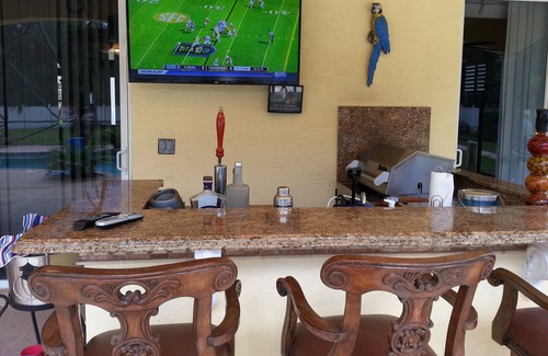 Jupiter House | Mediterranean-inspired 4,000 sq ft home, 6Bd/4Bth, sleeps 13 and Fido too!