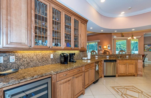 Jupiter House | Mediterranean-inspired 4,000 sq ft home, 6Bd/4Bth, sleeps 13 and Fido too!