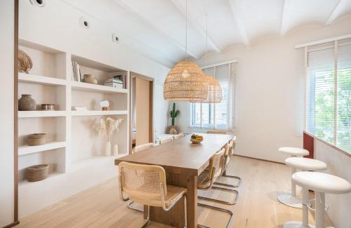 El Guinardo Apartment | Mediterranean retreat with 4 bedroom and 3 bathrooms