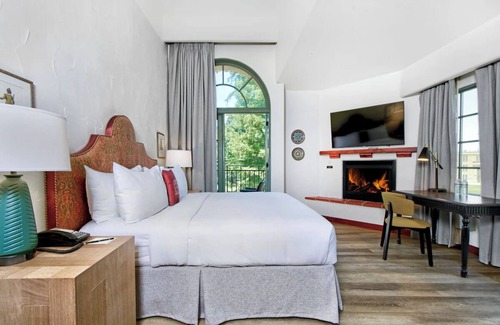 Los Gatos Hotel | Mediterranean Unit with Outdoor Pool, Free Parking, Near Silicon Valley