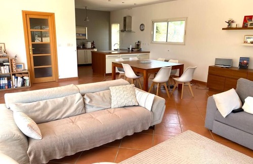 Ceyreste Villa | Mediterranean Villa 3 bedrooms 2 bathrooms, swimming pool and garden