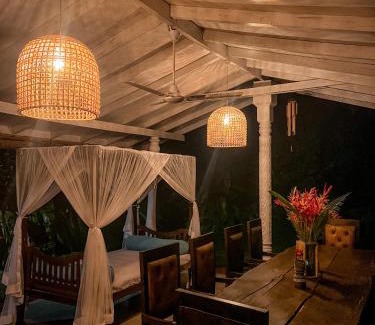 Akmeemana Villa | Medusa Bungalow - Galle