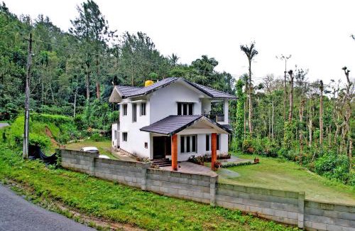 Vastare Villa | Meera Homestay - 2BH, Estate, Balcony, One Group only
