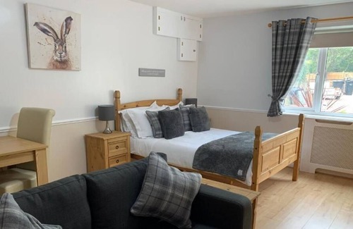 Moreton Bed & Breakfast | Meerkat Manor B&B, a Cosy Retreat, in a Rural Hamlet of Herefordshire