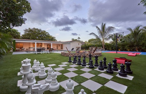 Golden Glades Villa | Mega Fun Villa w/a Cool BKB Ct, Giant Chess, Fire Pit & More!