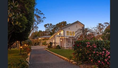 Katoomba House | Megalong Views