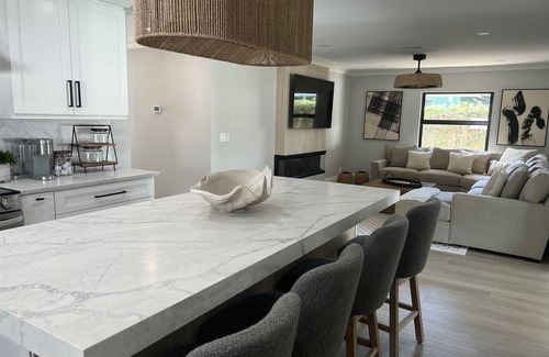 Naples Park Cottage | Meg’s Beach Cottage- Walk/Bike to Vanderbilt Beach. Heated Pool/Pool Table