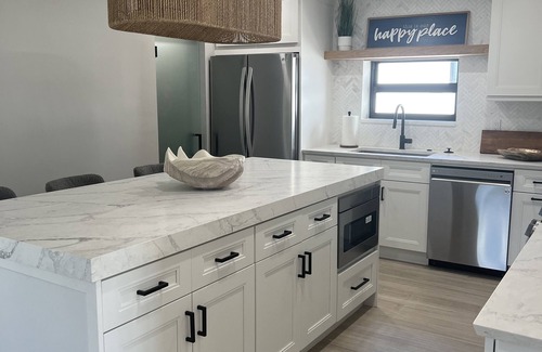 Naples Park Cottage | Meg’s Beach Cottage- Walk/Bike to Vanderbilt Beach. Heated Pool/Pool Table