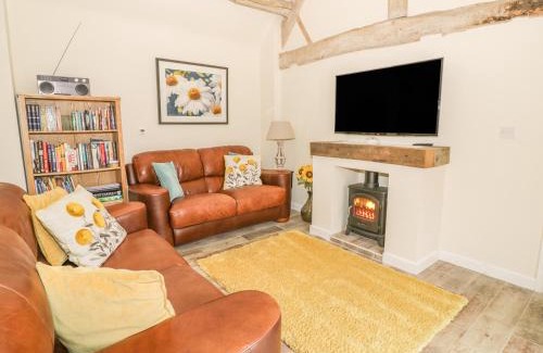 Tiddington House | Megs Cottage